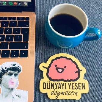 Dünyayı Yesen Doymazsın Bardak Altlığı