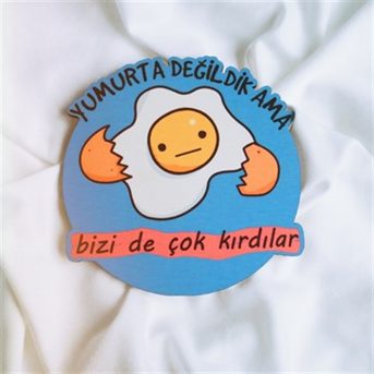 Yumurta Değildik Ama Biz De Çok Kırıldık Bardak Altlığı
