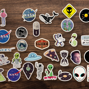 uzay ,uzaylı sticker paketi 30'lu laptop sticker etiket